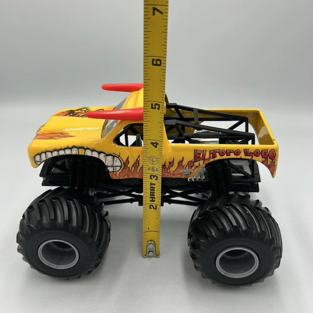 Spin Master Monster Jam El Toro Loco Autographed Kayla Blood Truck 1:24 Yellow